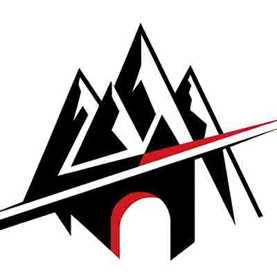 Abstraktes Logo für Oberbayern Hotels: Drei stilisierte schwarze Berggipfel über einer angedeuteten Tor- oder Hauseinfahrt mit rotem Akzent, dynamisch geschnitten durch eine rot-weiße Diagonallinie.